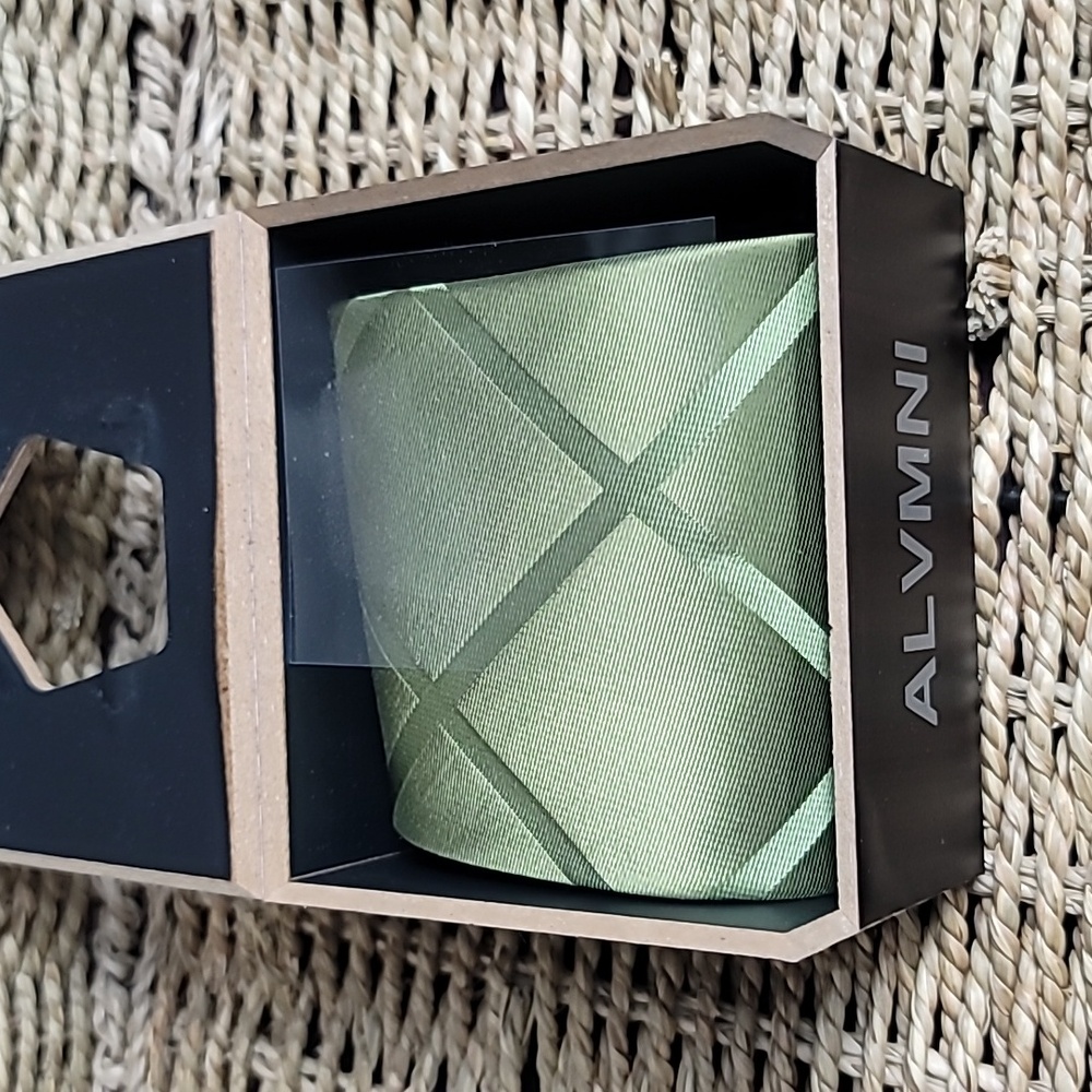 Geen tie new in wooden gift box